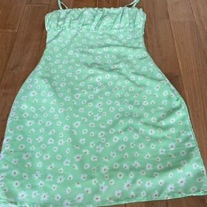 Pretty flowery dress with a side zipper and adjustable straps